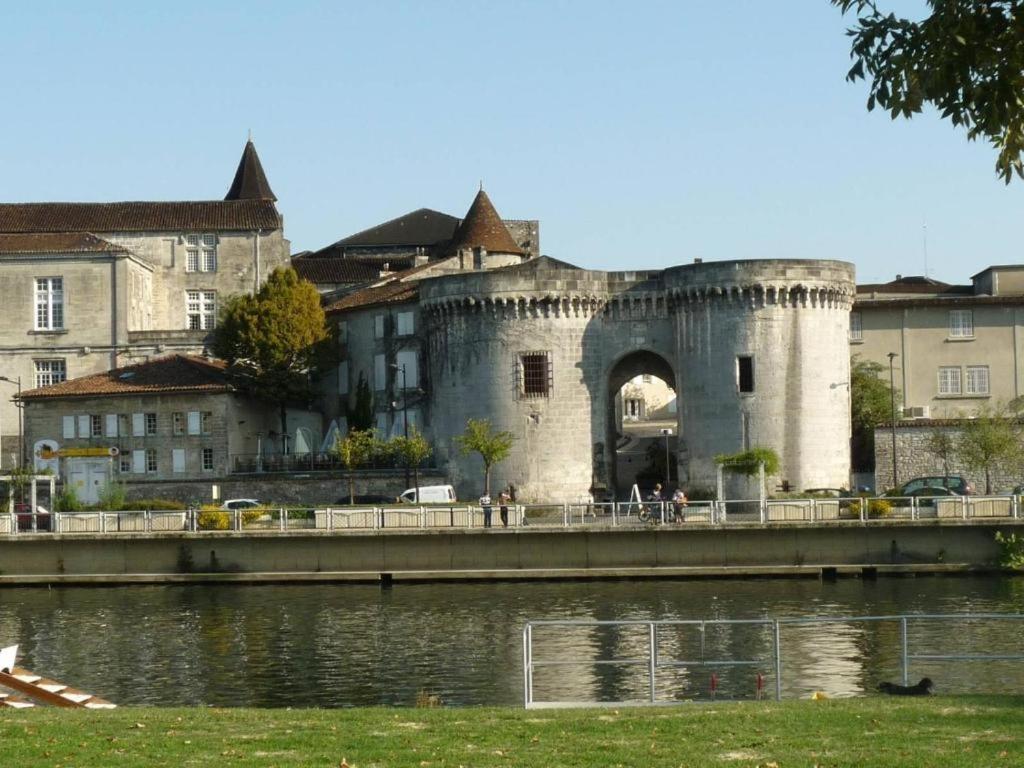 Tour Du Palais #Terrasse #Vue Apartment Cognac Bagian luar foto